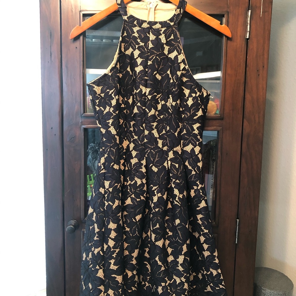 Dresses - Picture 4 of 4
